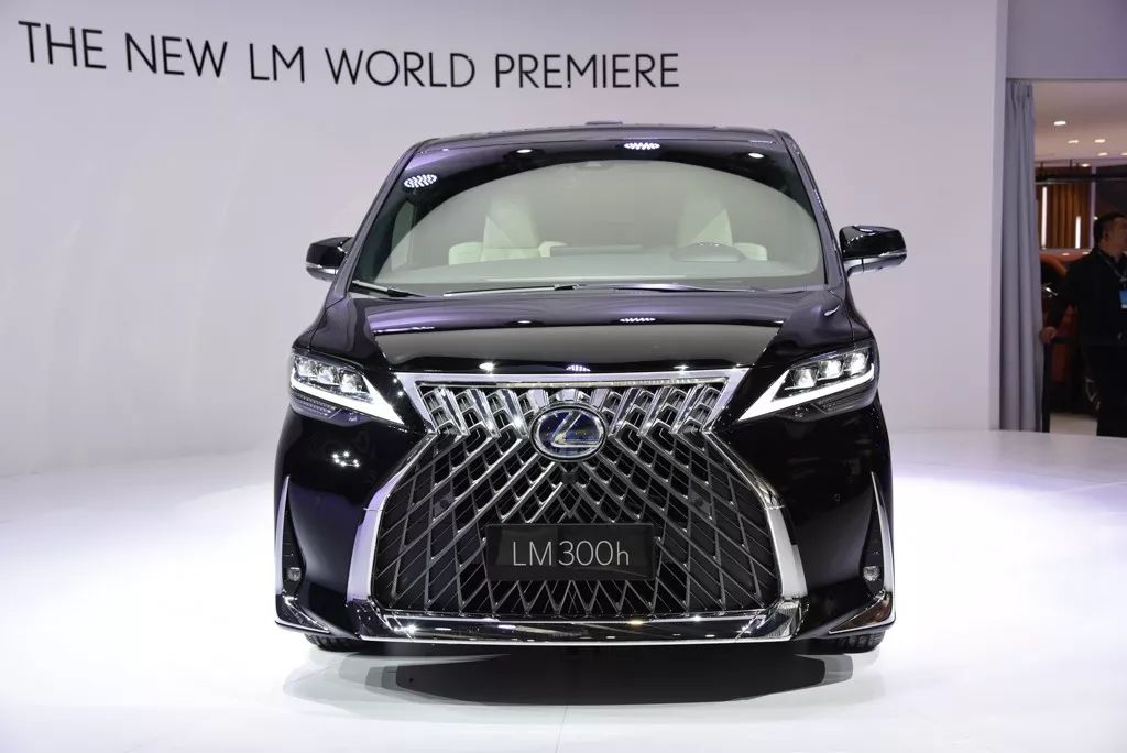 mpv一款崛起的新星 2019上海车展实拍雷克萨斯lm