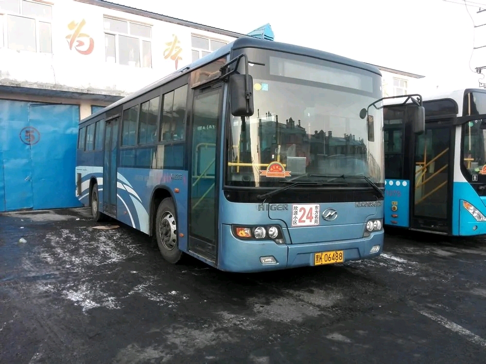 2011年制造的车辆 海格klq6108ge3(附铭牌)