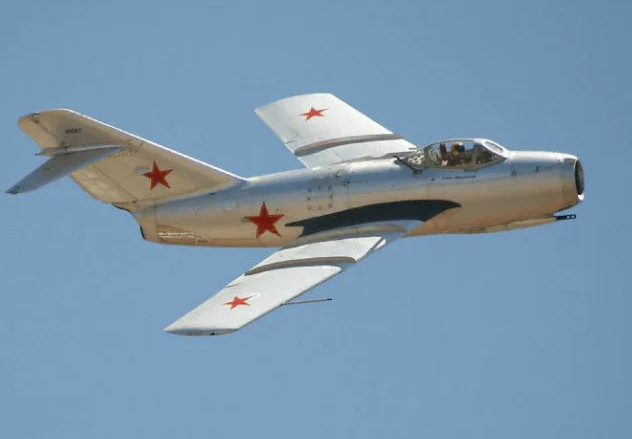 设计局研制的第一代喷气式战斗机,装备苏联,波兰,捷克斯洛伐克,中国