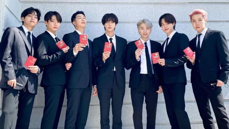 见过大世面的bts防弹少年团v这次竟然少见的慌了无处安放的小手啊