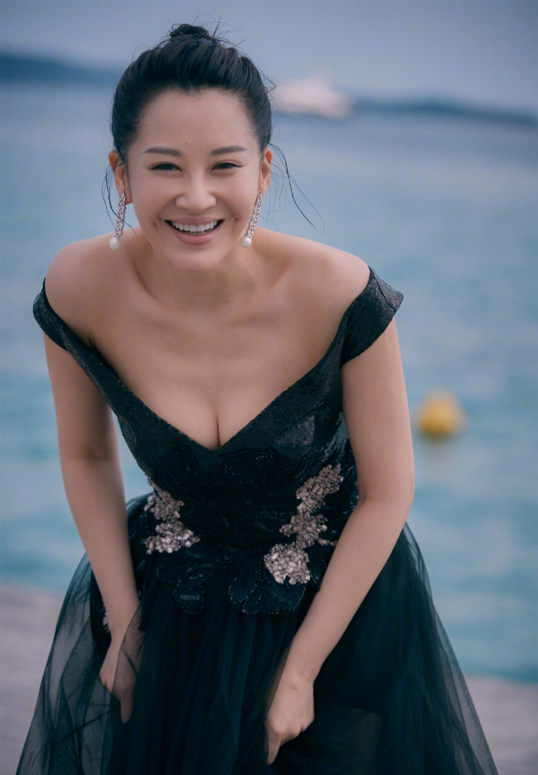许晴戛纳性感写真,真不敢想已经50了!这个身材也太美了!