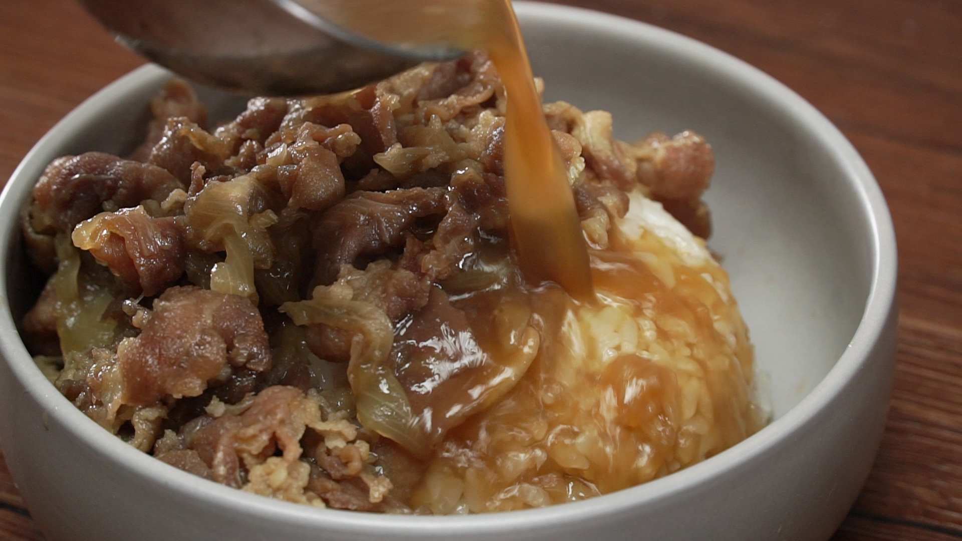 [日式牛丼]一切都凝聚在「一碗」之内的肥牛丼饭