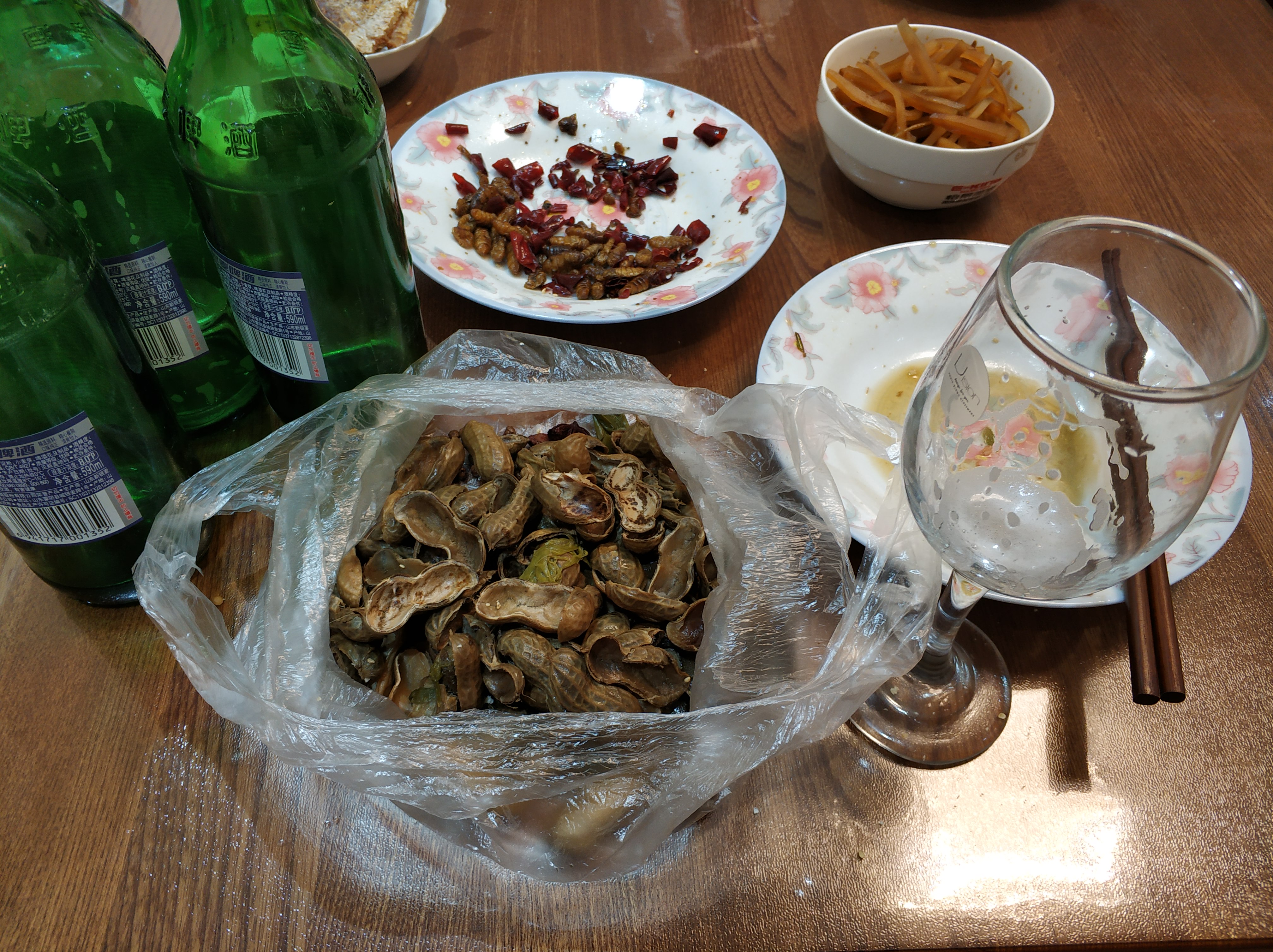 一阵猛喝狂造,这是我吃完的现场,基本消灭干净了.