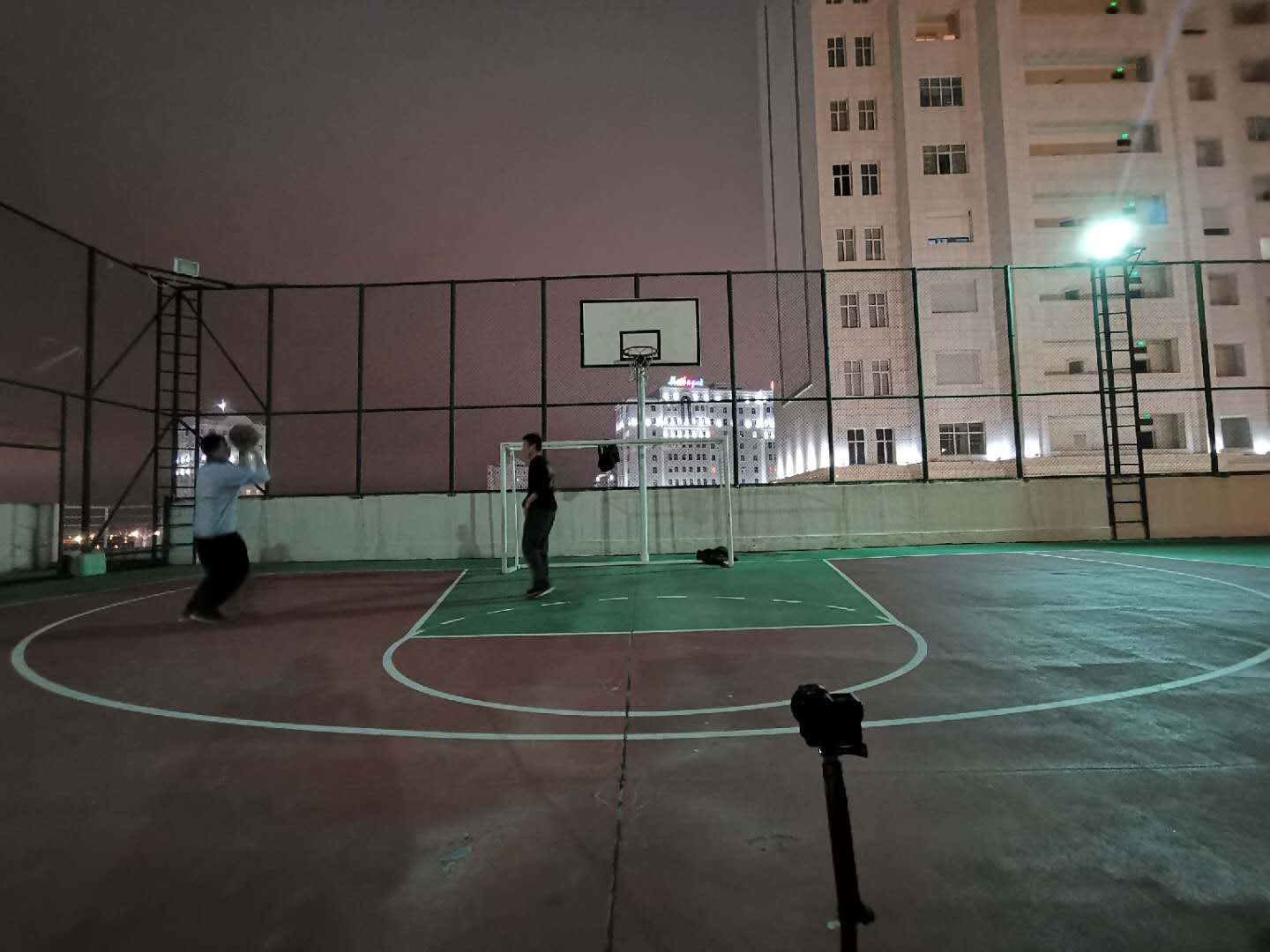 打篮球