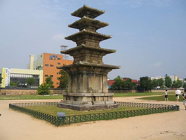 [10]扶余定林寺五重石塔