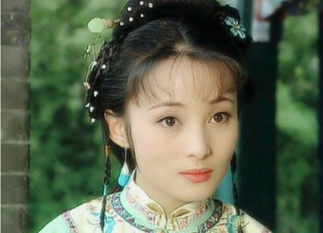 东方美十足.就感觉是江南水乡的女子.虽然蒋勤勤是重庆的2333.