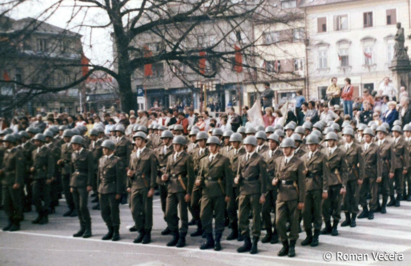 捷克斯洛伐克人民军是捷克斯洛伐克社会主义共和国的正规军事力量,最