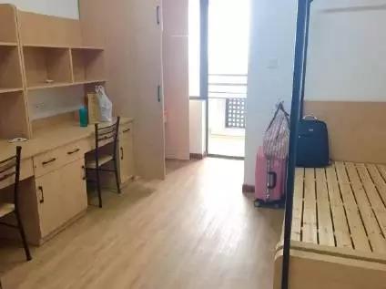 李茜lullaby: 同济大学铁岭路宿舍,条件不错,单人间,娣服