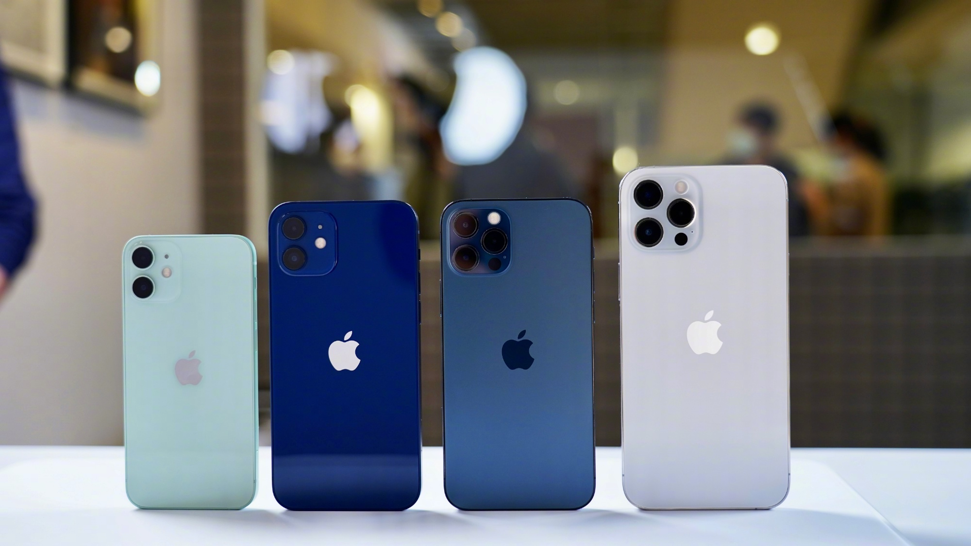 是等iphone13还是买iphone12