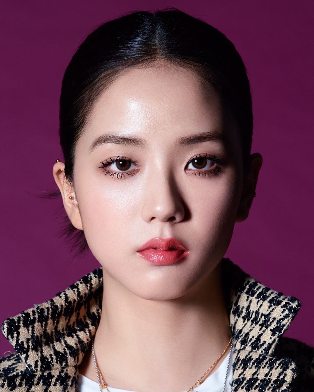 blackpink的金智秀在vogue korea中看起来像