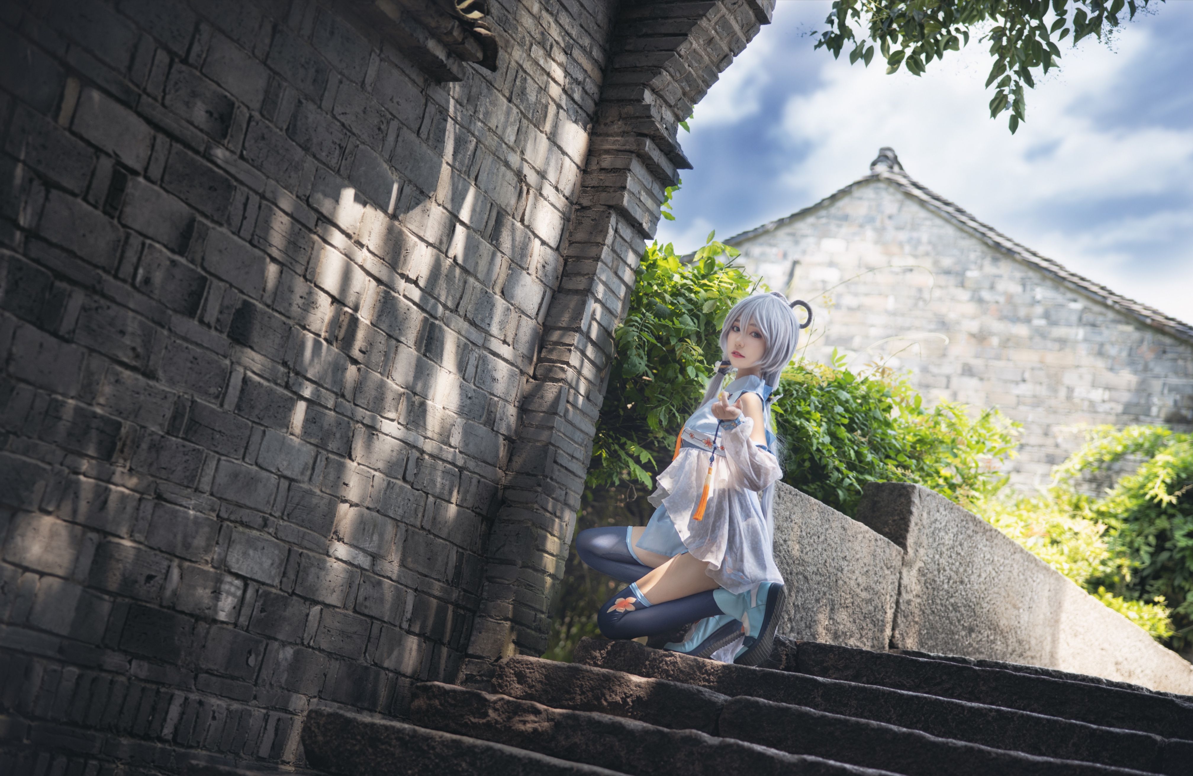 小姐姐cosplay. 洛天依花语嫣然