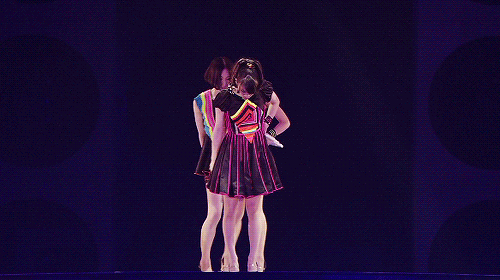 而主唱中元铃香的姐姐是乃木坂46的中元日芽香.