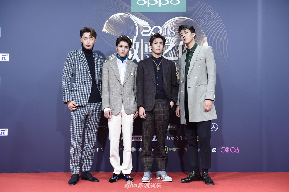 新浪微博之夜群星闪耀 秦岚全场最美 林志玲的