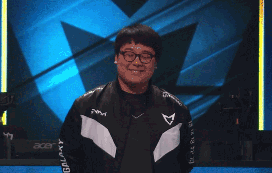 其实今年lpl的抽签形式比较严峻,一旦内战,那么就肯定有一只lpl战队