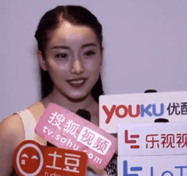 创造营2020的神仙妹妹姜贞羽被嘲是换头怪就因为一张红毯照