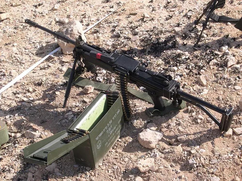 步兵的噩梦内格夫机枪双持腰射火力猛后坐力还小的惊人轻武专栏