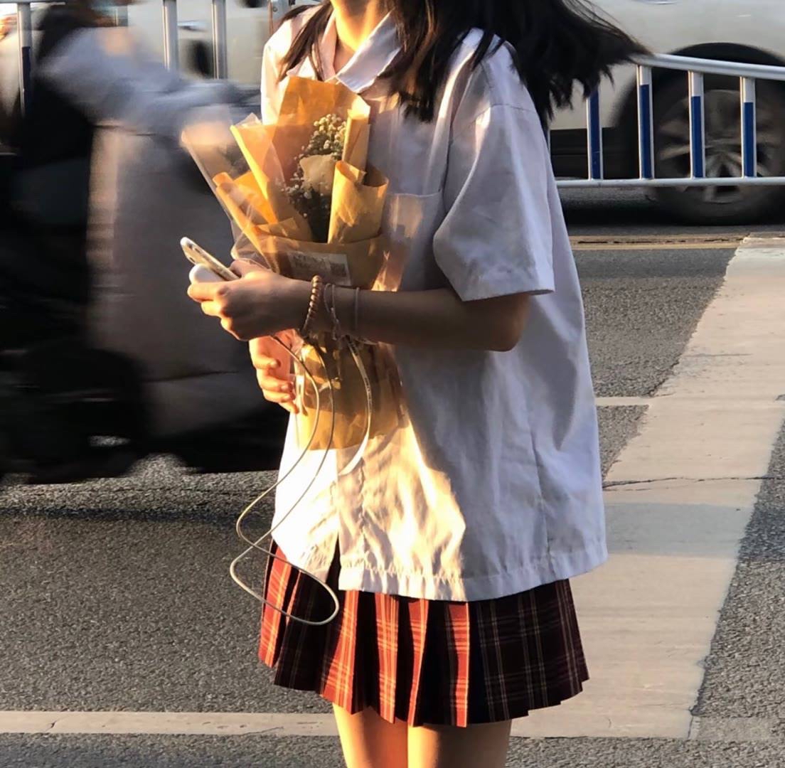 ins女头微丧