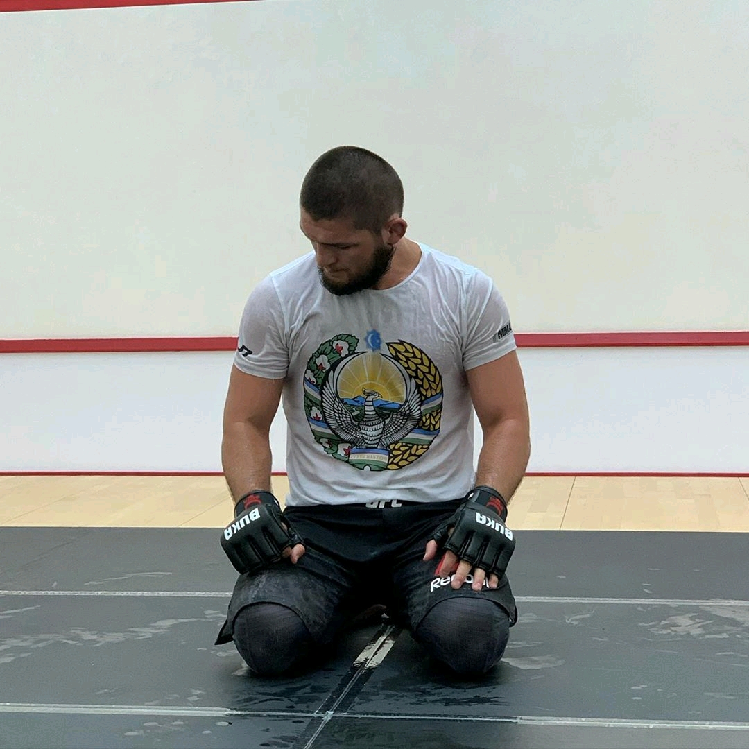 ufc轻量级冠军小鹰哈比布努马格莫多夫ins照片自取