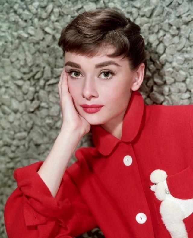 俄罗斯男人们心目中的10大最美女星,你最喜欢谁呢?