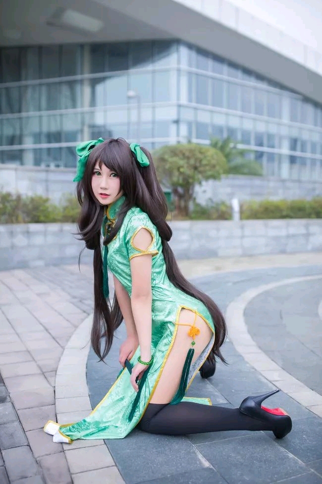 可爱长腿女生cosplay旗袍黑丝孙尚香