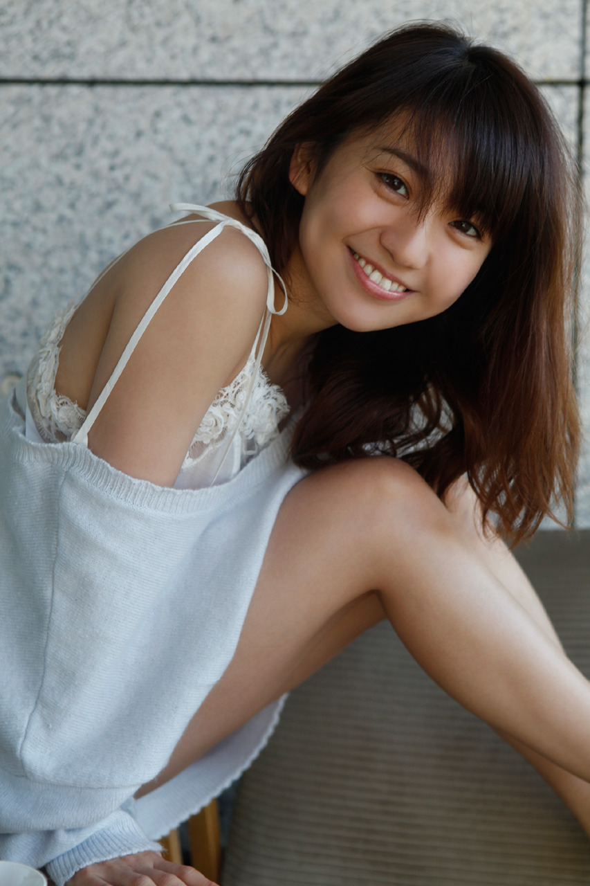 大岛优子发表婚讯后首次公开露面,收到祝福时害羞地说"谢谢!