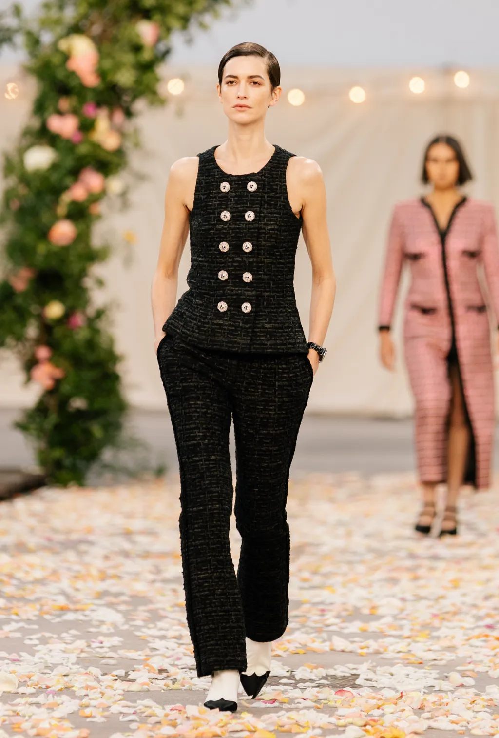 香奈儿2021早春时装秀,圣罗兰2021时装秀 香奈儿(chanel)2021年春夏高级定制时装秀