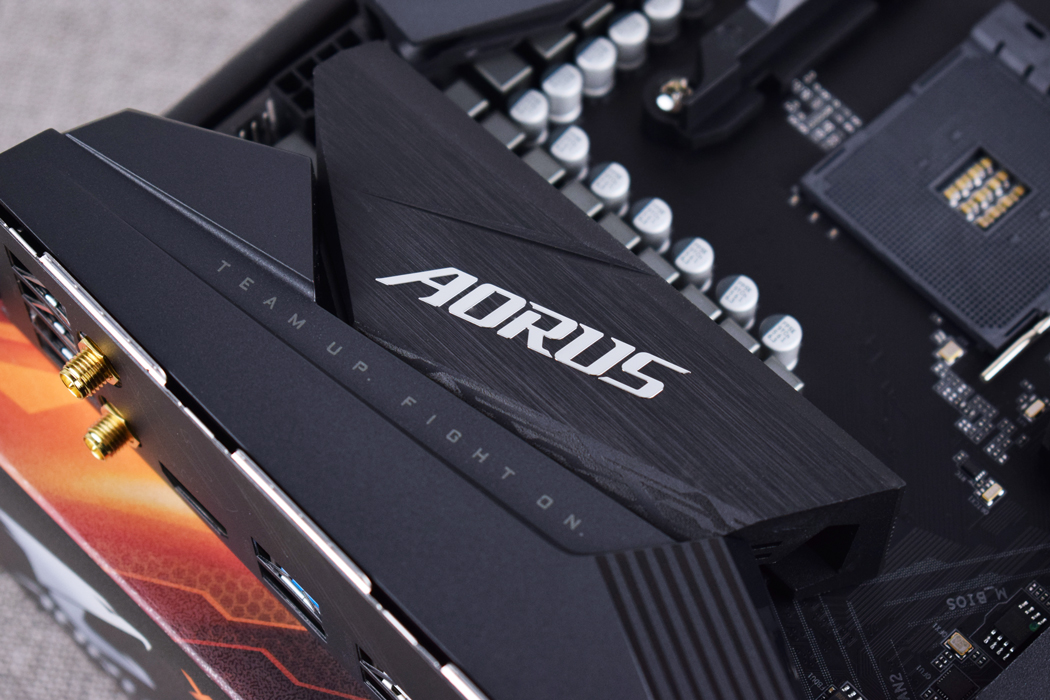 玩堆料的电竞精英,技嘉x570 aorus elite wifi主板开箱试玩体验