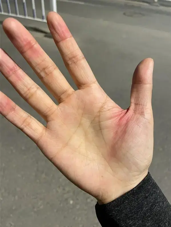 你的iphone12 pro 硌手吗？
