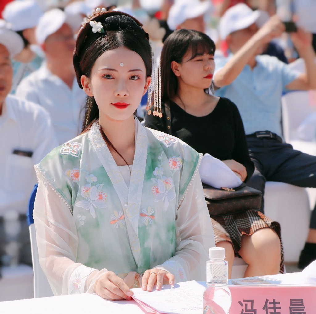 大唐不夜城的不倒翁小姐姐结婚啦!她的国风妆,究竟有多好看?