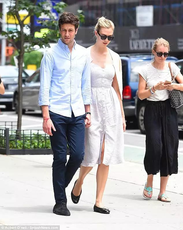 小kk和她的男朋友joshua kushner在纽约,穿得少女小清新