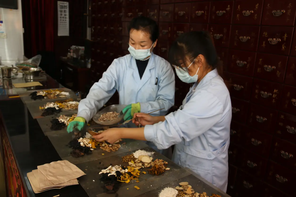 辨证施治，两个疗程十剂中药，少女三年痤疮消失
