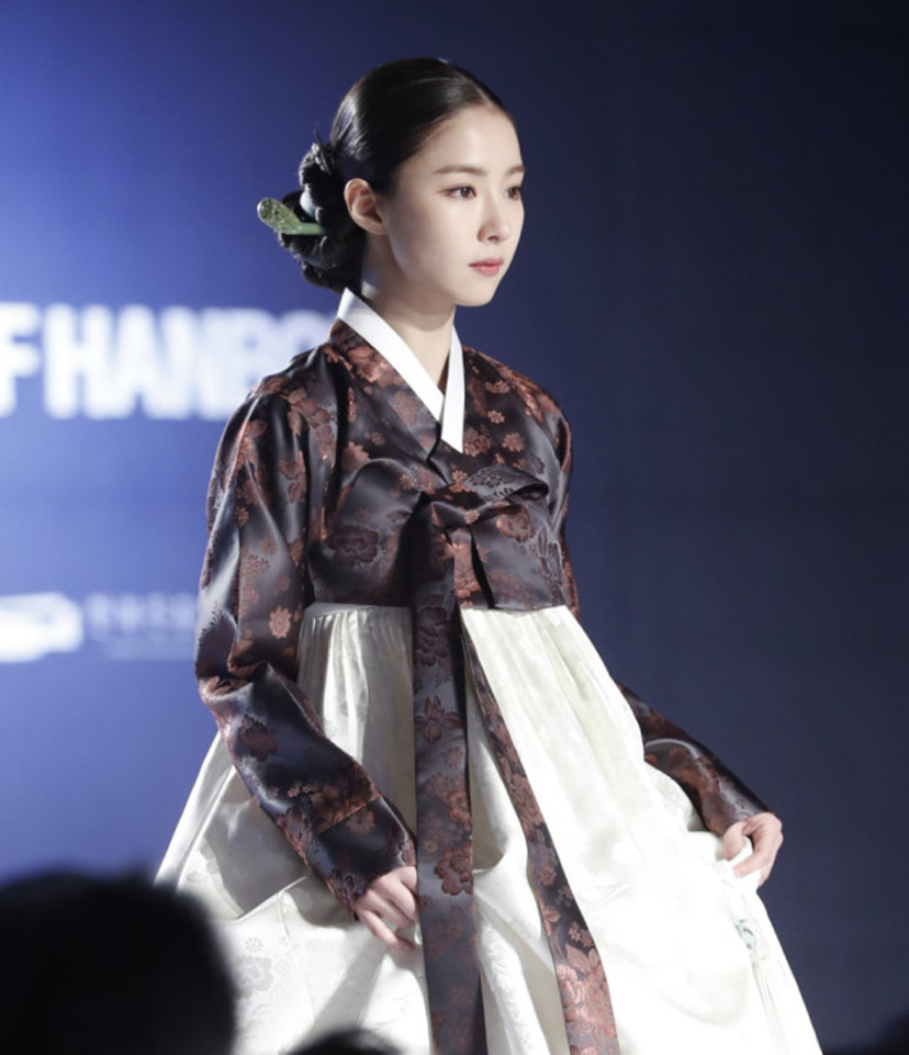 【韩网热议】穿韩服也超适合的女星,秀智更是成为首位