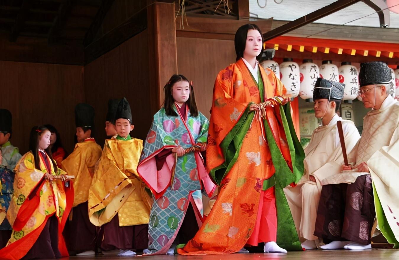 日本平安时代(相当于宋朝)的服饰