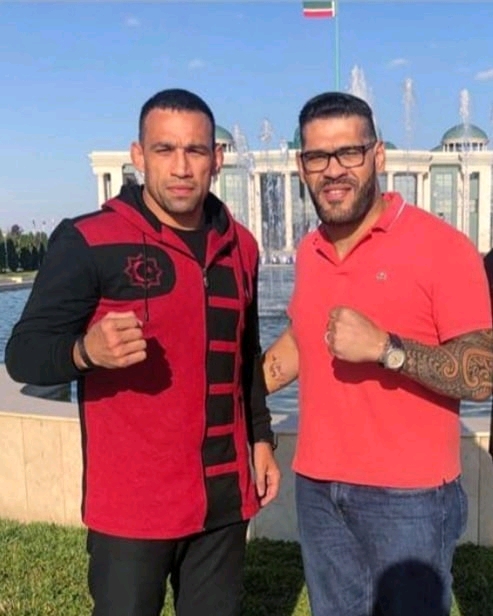 ufc重量级选手大脚安东尼奥席尔瓦ins照片自取