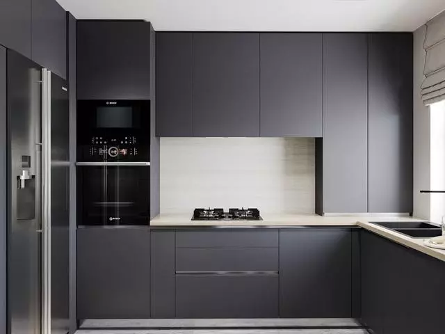 橱柜的深灰色趋向于将灰色作为一种工业色彩.