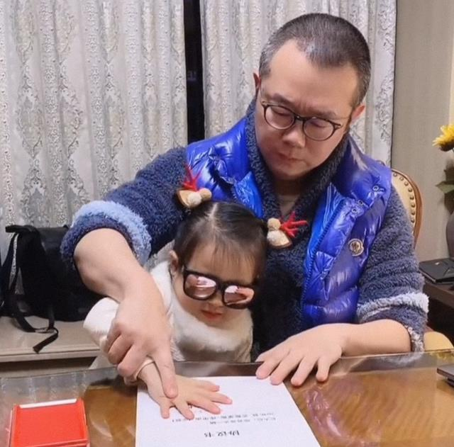 43岁涂磊近况曝光因妻子放弃主持节目如今却靠直播带货养家
