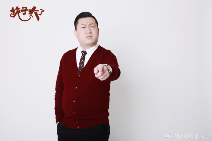 这俩也挺有意思的,张鹤伦搭档的郎鹤炎也串了一把,就是上面说的沙雕