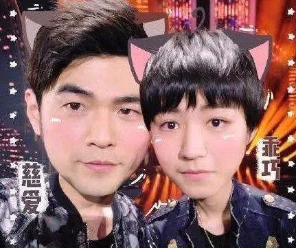 甚至又一次给王俊凯颁奖的时候，周杰伦亲自上台，给小凯颁奖，可想而知