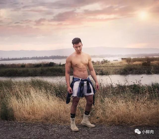 18岁出道颜值完胜包晗的他,如今转型做私教网