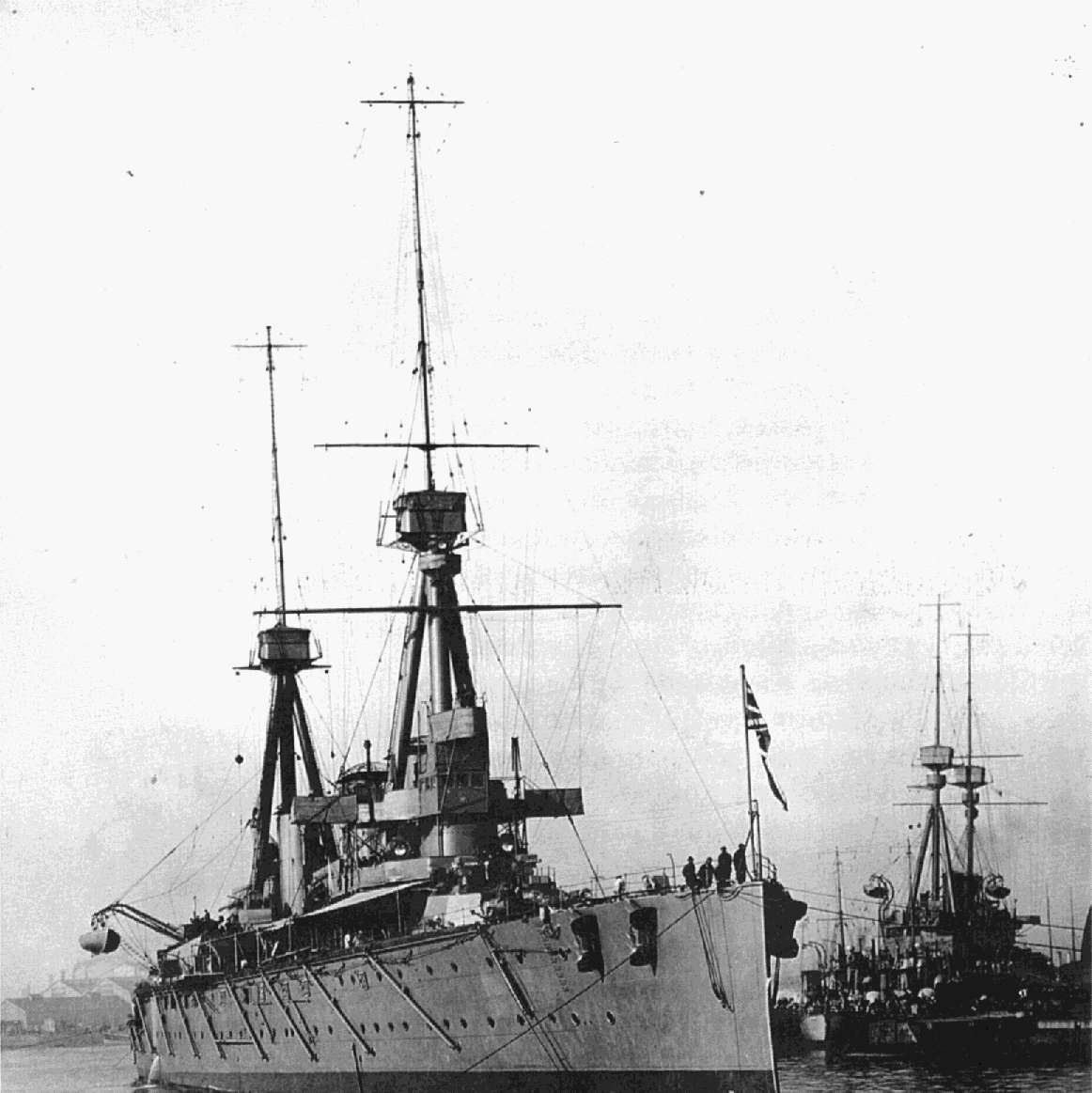 世界上第一艘战列巡洋舰"无敌"号,摄于1908年完工后不久(mod)