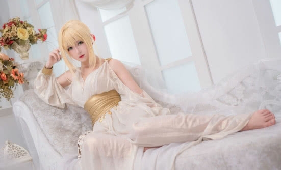 但是还是给腐团儿增加不少人气,那就是她长得很性感一双美腿撩人