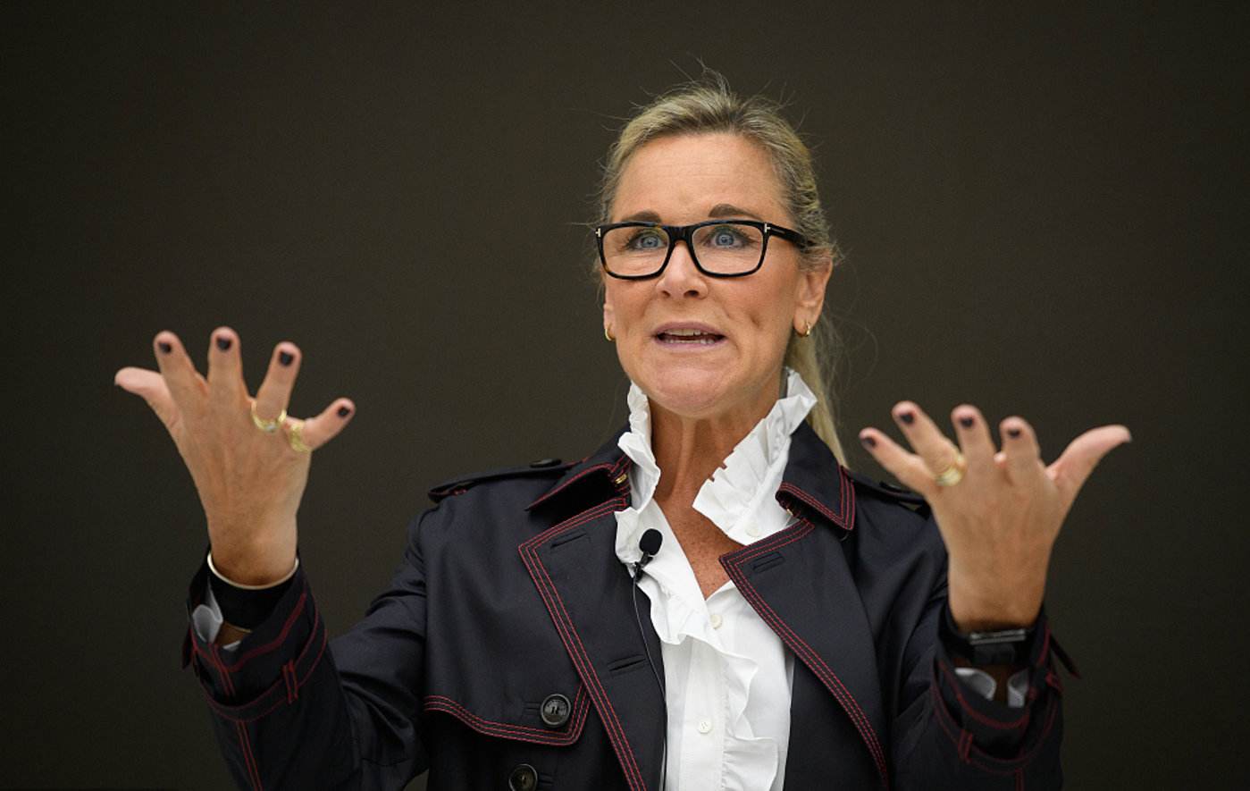 苹果官方宣布,零售业务高级副总裁安吉拉·阿伦茨(angela ahrendts)将