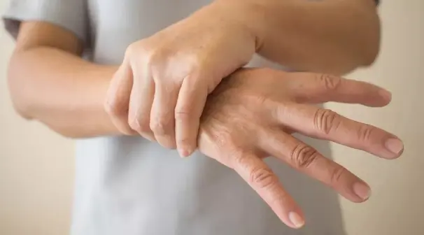手抖怎么办？能治疗么？