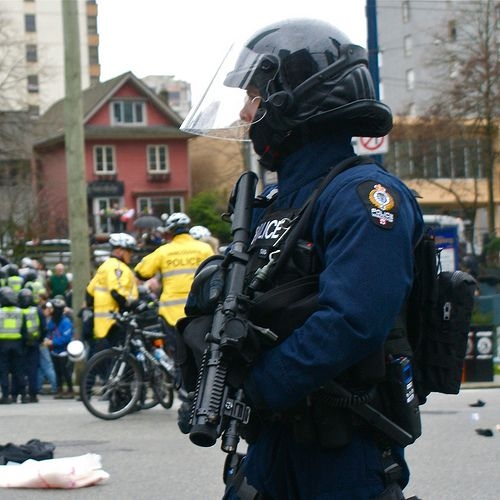 加拿大皇家骑警同样有特警单位和镇暴单位,ert emergency response