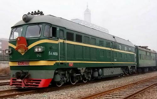 致中国铁路界传奇df4型内燃机车