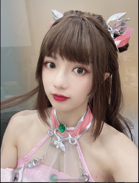 党妹cos因身材被网友喷不够还原,性感腐团儿成宅男最爱coser