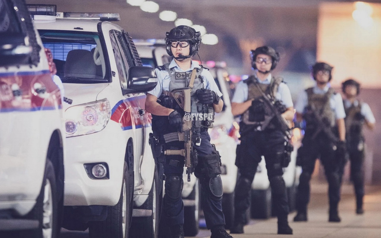香港警方的多支精锐部队本色出演,包括大名鼎鼎的飞虎队,以及反恐特勤