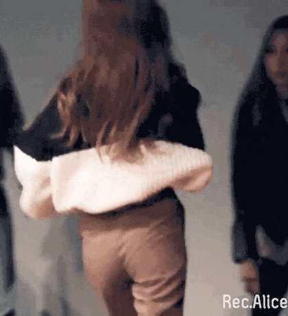 我会奋不顾身的奔向你~因为我相信你一定会接住我