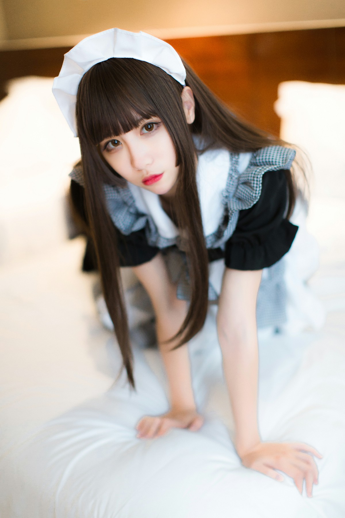 【维池i】这么高冷可爱~女仆装xjk制服 你觉得那个更好看呢?