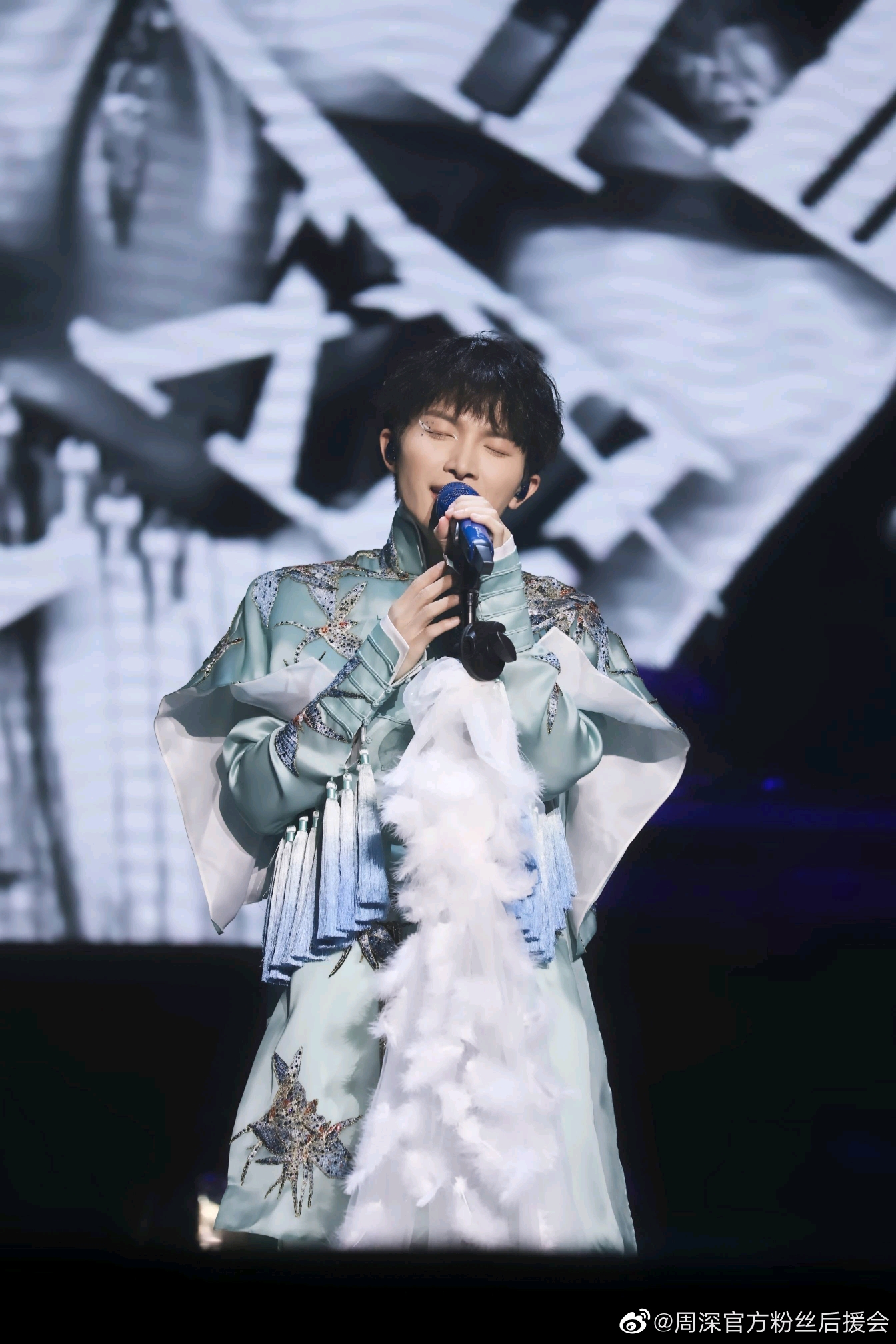 周深卡布周深c929星球全国巡回演唱会造型合集盘点